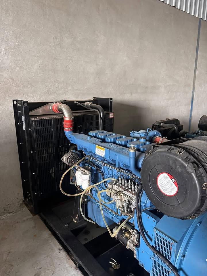 شتاير p12 24 ولف

500 كيفي نحاس 100‎%‎ 

بشرط مرتاحه 900 امبير 

فول اوتو فول حماية خزان وقود ⛽️ 

شاصي عالي راديتر حجم كبير 

مولدة  بلادي عنوان موصل 

***********
