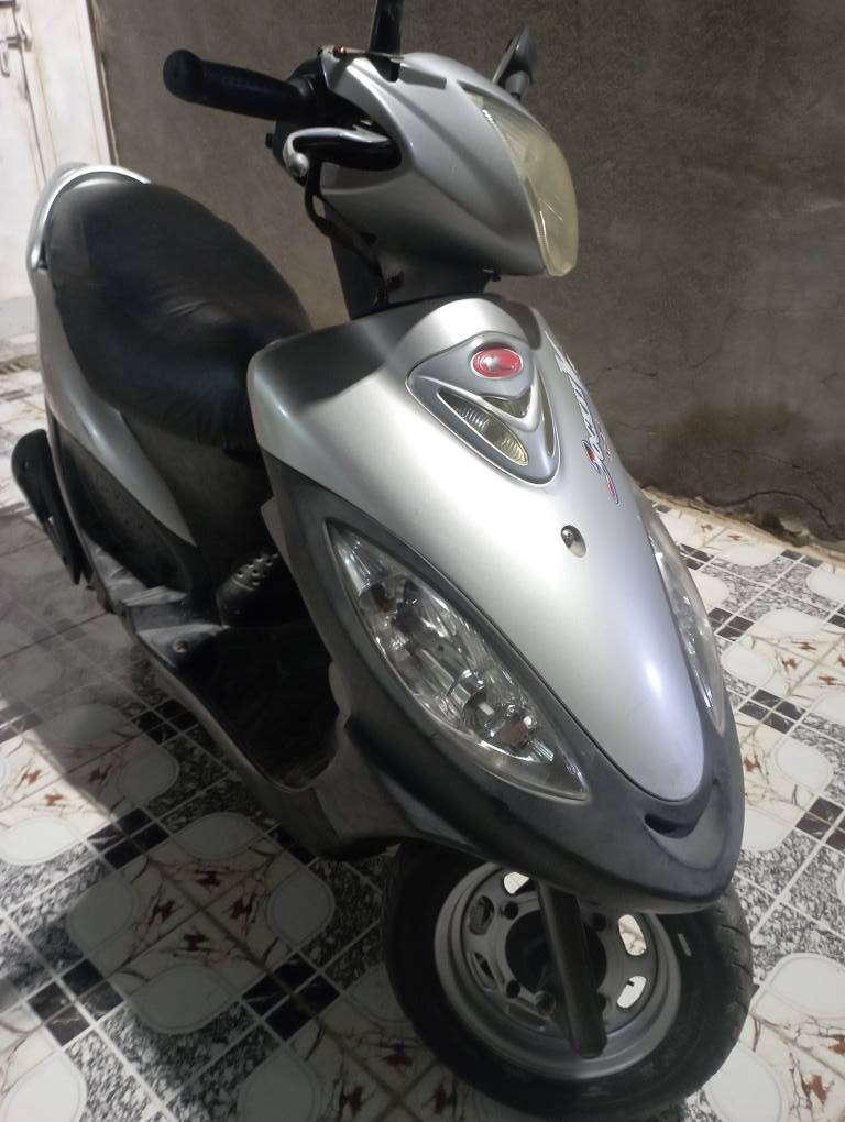 كامكو في تو
دراجه رمبه ما صار هواي من طلعت من رمبه مكينه كفاله وين ما تريد افحص كهرباأيات كله شغاله كيج بانزين عداد سرعه كله شغال 
مكان شطره سعر ٦٥٠ جوه سوك 
***********
