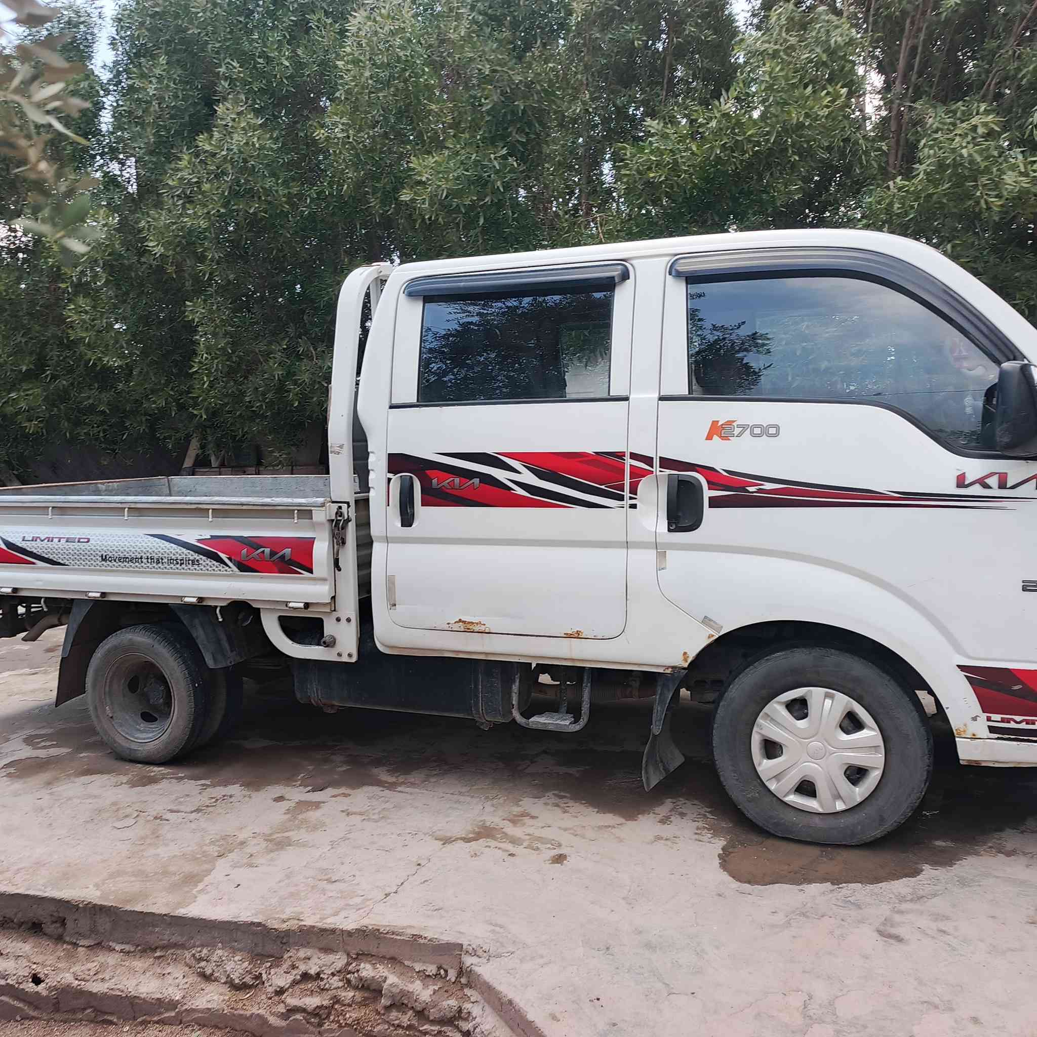 سلام عليكم كيا بنكو دبل قماره موديل 2015 رقم انكليزي سنويه ال 2027 يله تسقط سياره بيه ضربه بل باب العبري الي بصف السائق والباقي مكفوله كير شاصي اكسل محرك كله مكفوله مكان بابل على طريق الحله نجف قرب الجامعه السعر 130 وبيه مجال  الستفسار ***********/***********
