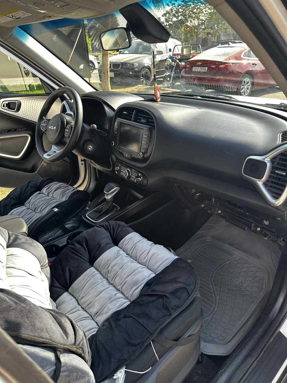 السلام عليكم
صول 2023 بدون رقم ..منفيس ب أسمي

ماشيه 14 الف

مكينه 2000 دوش

حادثها موضح بالصور ...باب وجاملغ 

والحداديه مصلحها ع ايدي بالعراق 

السعر 130 وبيها مجال

مكان السياره كربلاء

***********
