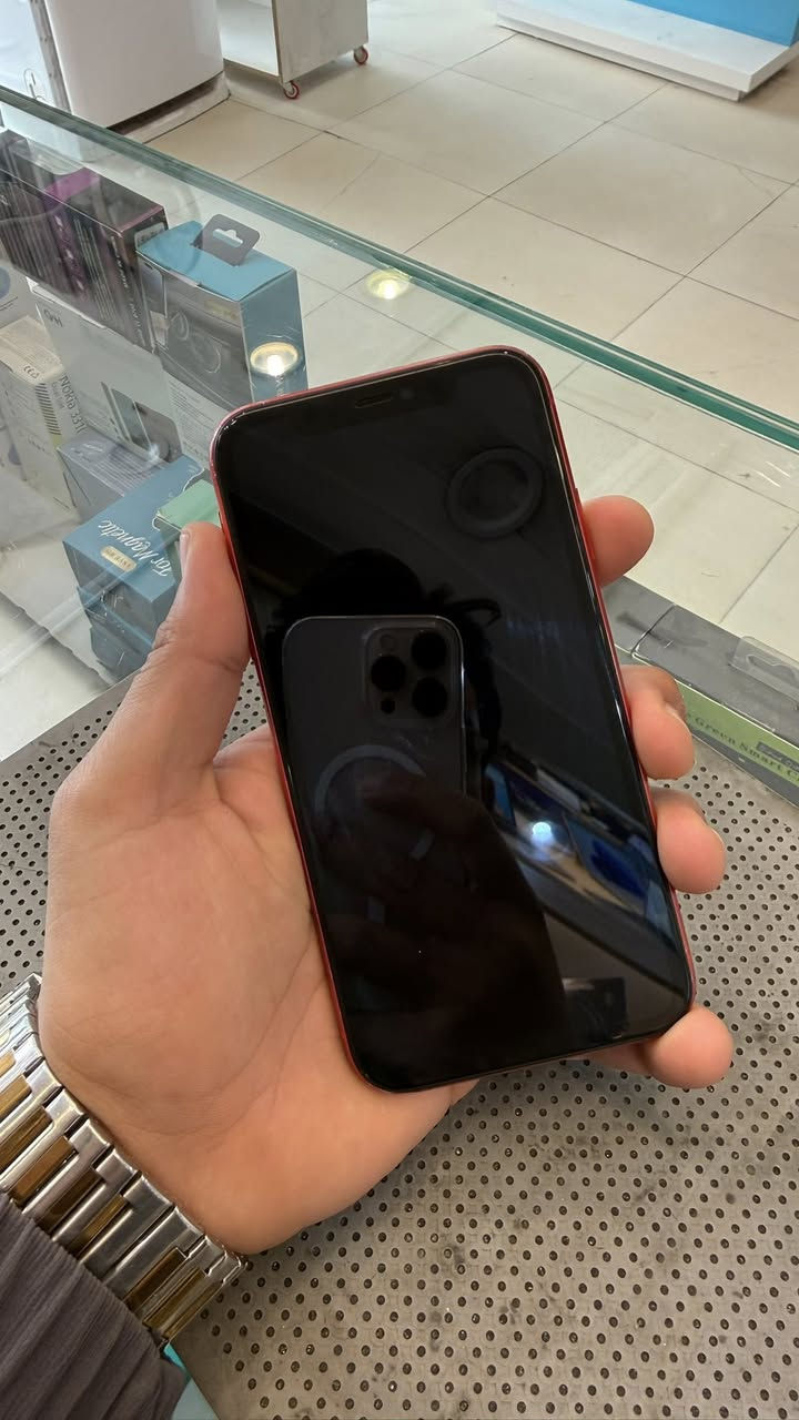11 عادي لون احمر ذاكره 256 بطاريه 66 جهاز فقط مستبدل شاشه نوعيه كلشي زينه سعره 180 عنوان سيديه شارع تجاري ***********
