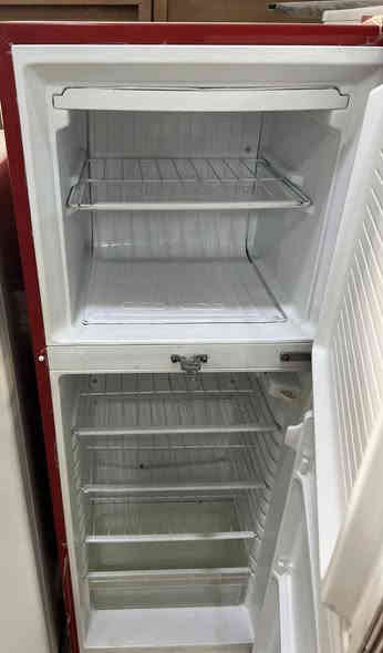 ثلاجات كلش نظيفه 12 قدم وشغالات على الفحص تفحصهم قبل لا تاخذهم شرط التجميد 
***********
