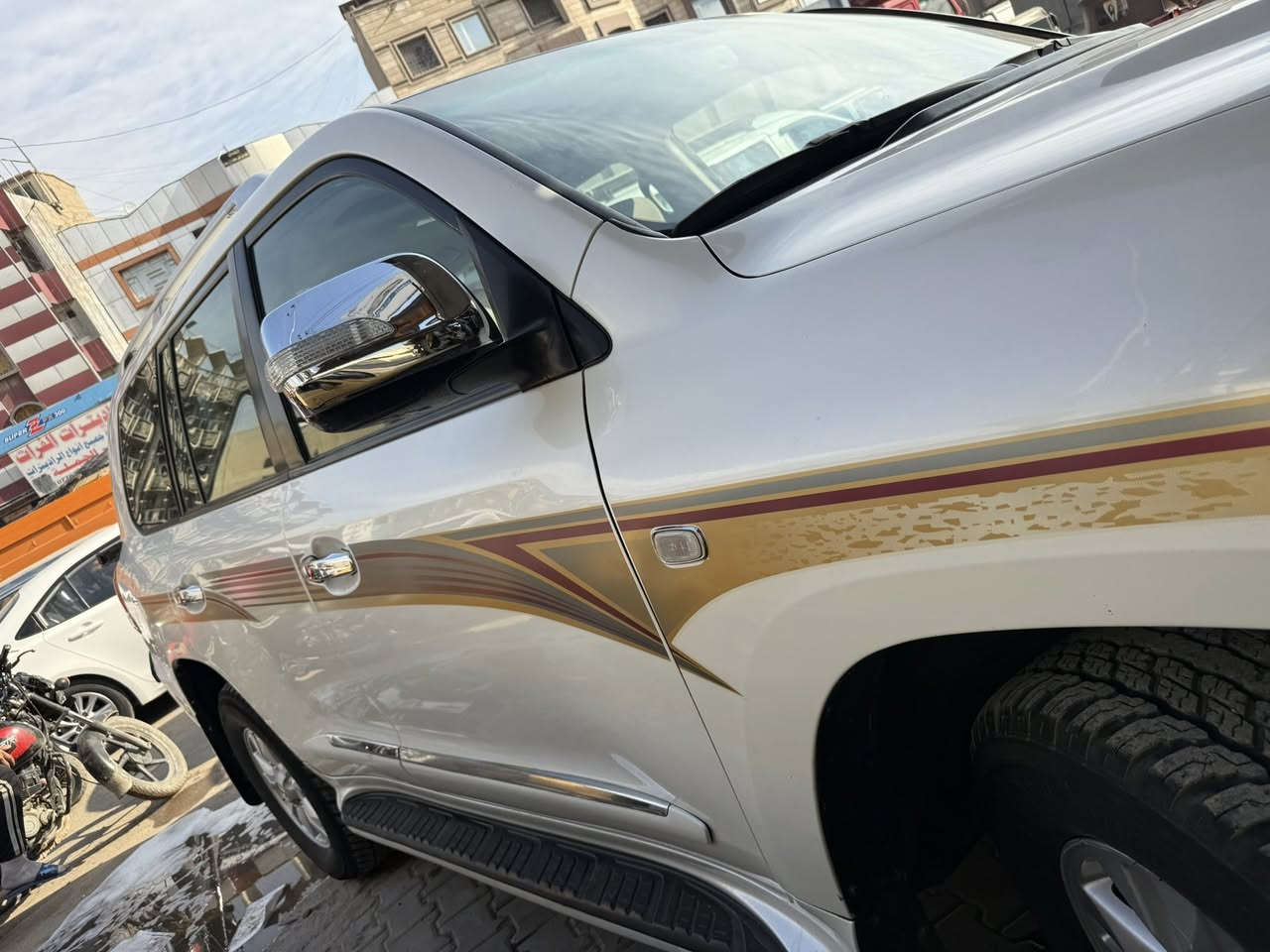 السلام عليكم من رخصة إدارة الكروب عندي لاندكروزر موديل 2009 بدون صبغ 265 ورقه مكان السياره بغداد البلديات تلفون ***********
