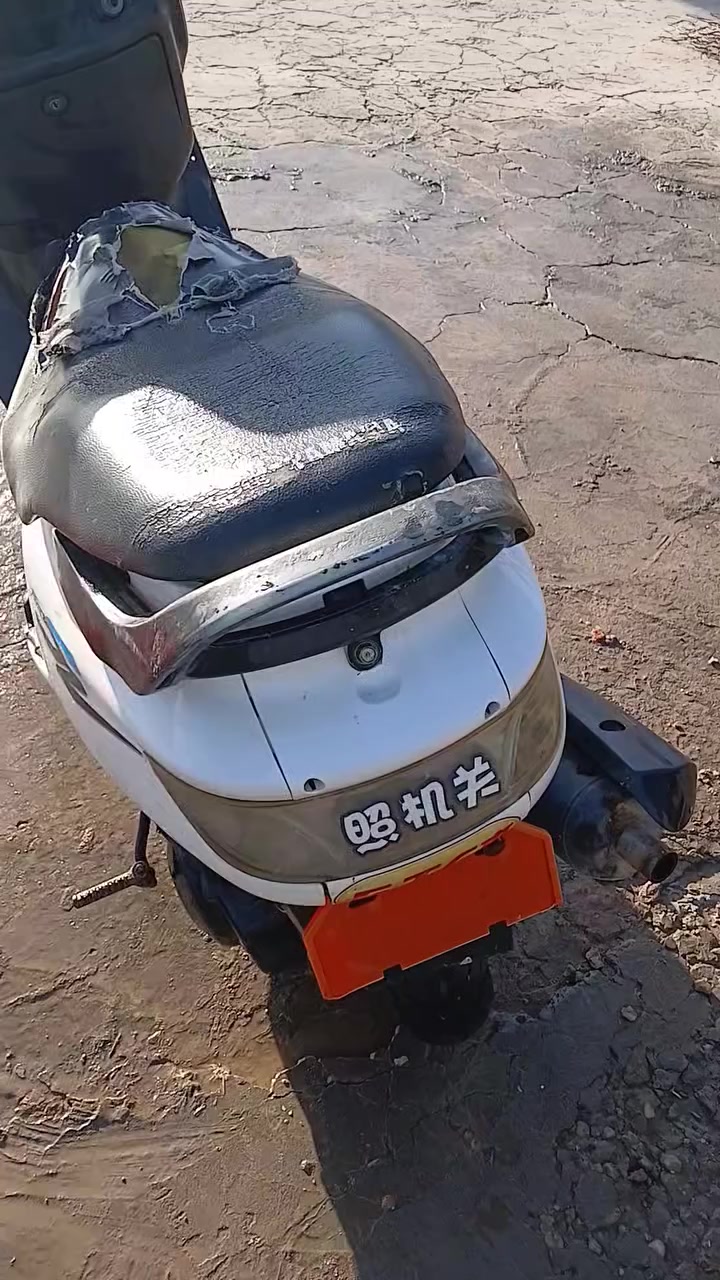 سلام عليكم دراجه لبيع ادخن كامله ماعايزه شي شغاله ب200 قفل
***********
