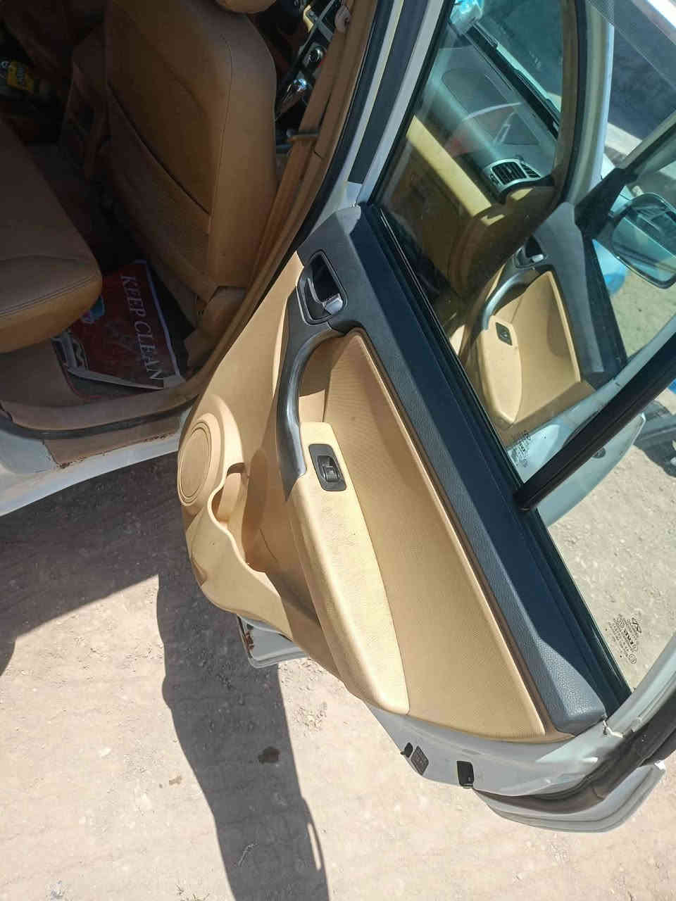 سلام عليكم من رخصت مدير لكروب شيري موديل 2012سيارة جاهزة من كلشي بس بيهة بارد بجاملغ خلفي ولباب لخلفي  شبر بي بارد  مكان سيارة بغداد رضوانية سعر 60 وبيهة مجال مكلف بنشر ***********
