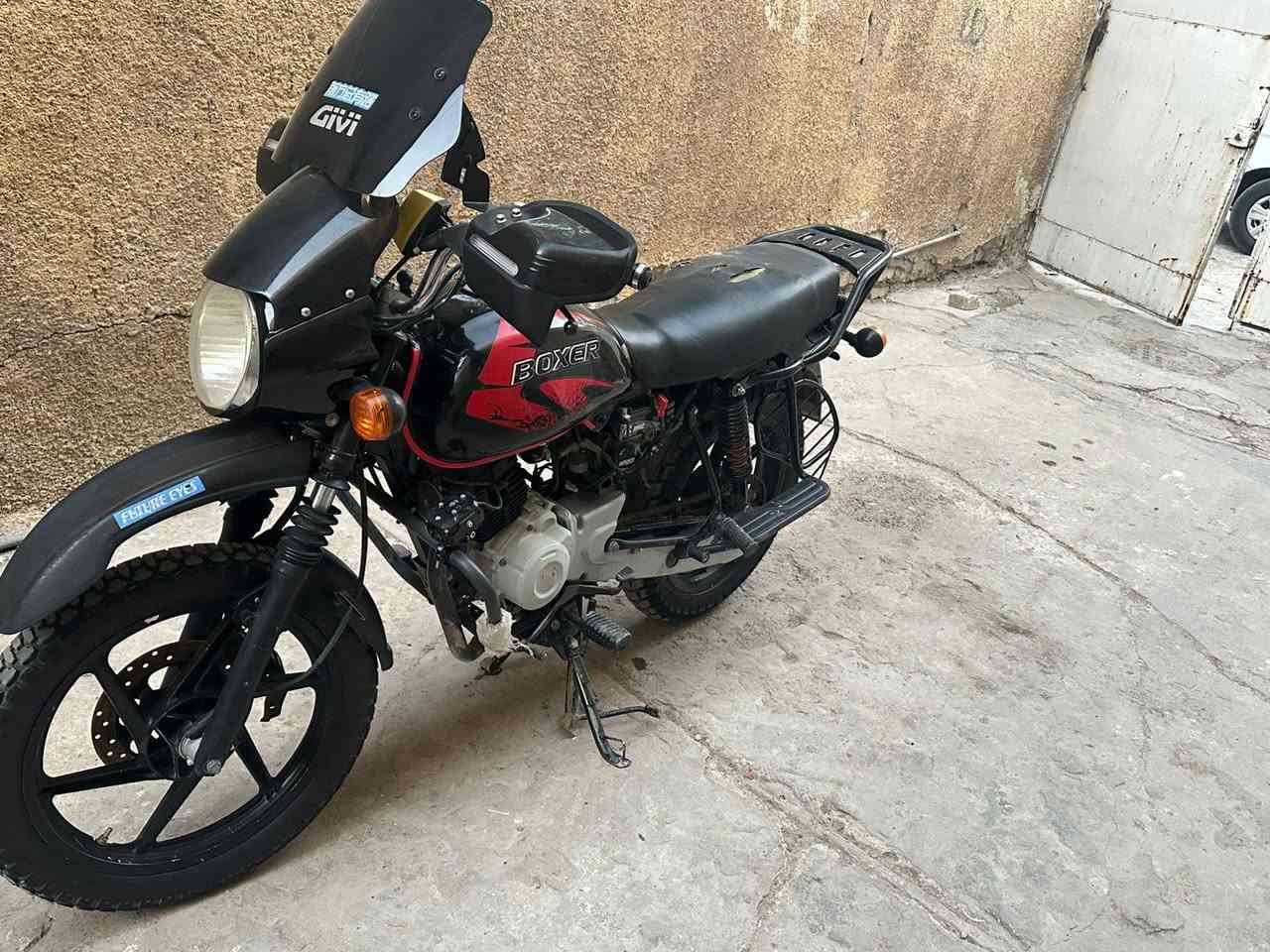 دراجة بوكسر جبلي موديل 22 دراجة استخدام شخصي  علة ايدي ماشتغل بية  مرقم بسمي تحويل ثاني يوم ومستلم بس السنوية  
السعر 2100 
التوصل  ***********
عنوان بغداد البلديات
