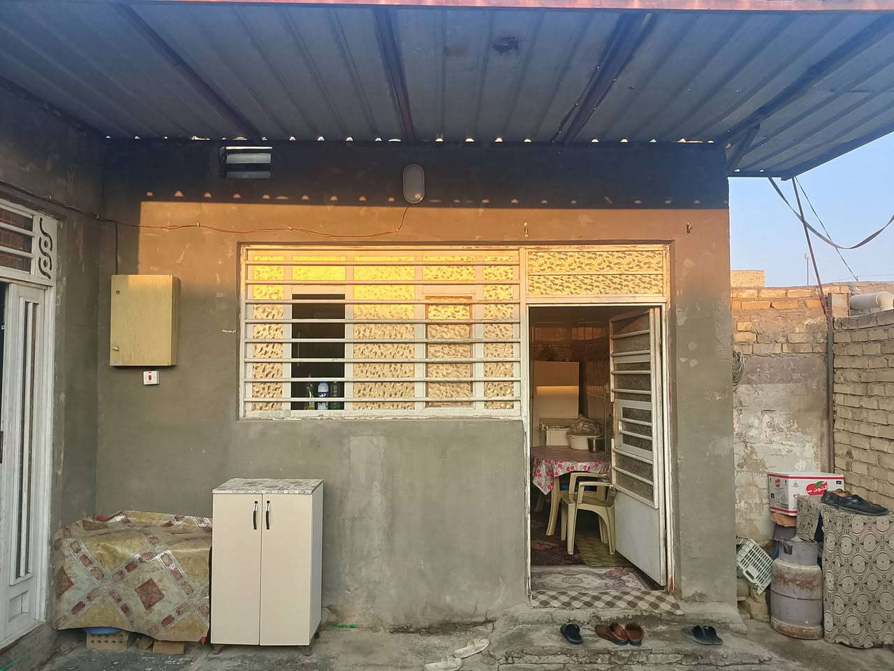 يوجد دارين متجاورين للبيع مساحت الداريين/600 واحد كبير وواحد صغير (الهاشمية محلة  السادة ال سعبر شارع البوعاشور قرب جسر السياحي) للاستفسار ***********
