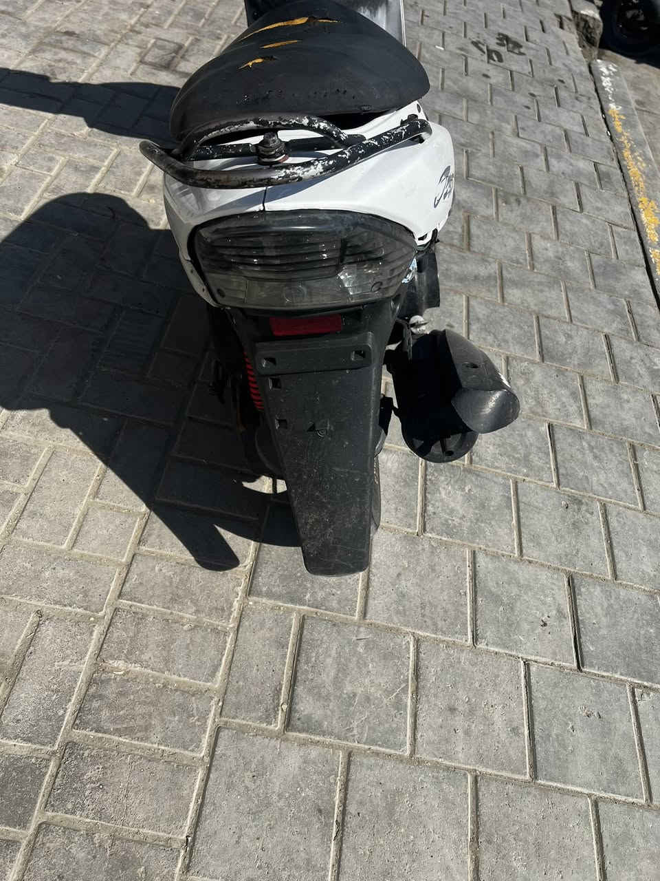 السلام عليكم ماكس منغولي مكفوله كفاله عامه مكينه خرسه نكره سلف دهن كله امزويل  كهربائية كله شغاله مال جناي ويمكم الحساب كفرات كله مختمه أوراق كامله 
سعر 550وبيه مجال للطيبين الدراجه متفشل ولو عندي مكان مابيعه بس الله شاهد طرمتنه متكفي دراجه 
عنوان بغداد الشعب شارع عدن 
اتصال فقط ***********
