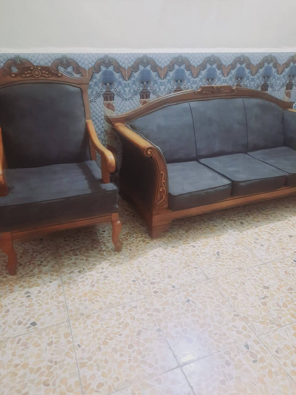 سلام عليكم عندي تخم البيع معه طبلاته
اليريده يتفضل خاص او يتصل ع رقم ***********

