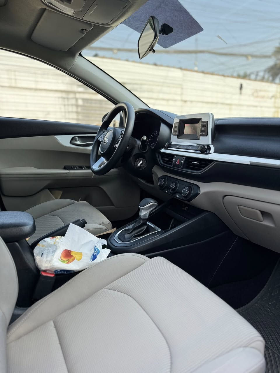 السلام عليكم

* كيا سيراتو خليجي 2021 

 شركة المجموعة الدولية العراقيه

* محرك  1600 دوش

* كير AT

ماشية ٤١ الف

* سلايد روف

* تبريد قطعتين

* أشاره بالمري  

* تحكم ستيرن 

* ويل كب 16 

ملاحظة مكفولة من الصبغ والتبديل 

    ( بارد كد شبر حلوب بسيط )

* السعر 158 وبيها مجال ان شاءالله

* مكان السيارة  / بغداد ، البنوك

* رقم الهاتف

***********
