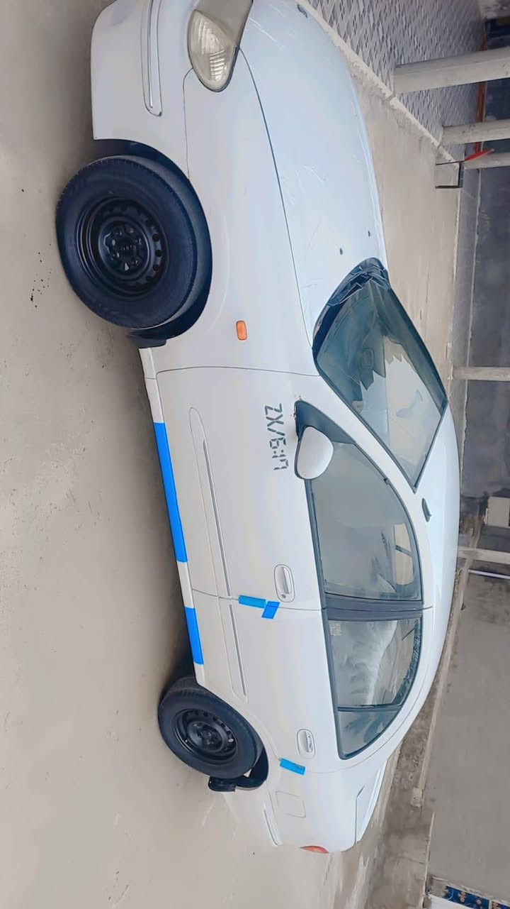 السلام عليكم سني 2002 رقم بغداد تحويل مباشر بيها صبغ بس الموضح والباقي كفاله سياره حلوه مال جناي سياره جاهزه ماتصرف عليها لو ربع 
سعرها 72 وبيها مجال
‏‪مكان سياره بروانه ‏‪0774 980 2522‬‏
