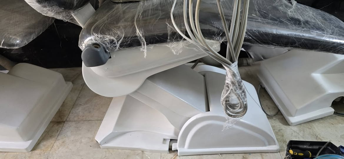 كرسي اسنان مستخدم 
نضافه ٩٥% جديد 
لايت لد ثلجي 
منضومه سكيلر داخليه خاصه بلكرسي جديده
سبتون متحرك

مع كمبريسر ٣٥ لتر سوبر سايلنت طبي مغلون
بسعر مناسب جدآ 
للأستفسار ***********
