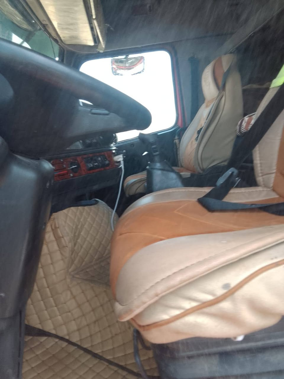 السلام عليكم فالفو سنكل سنويه جديد طوناج جديد جي بي اس جديد رقم اجنبي ***********
