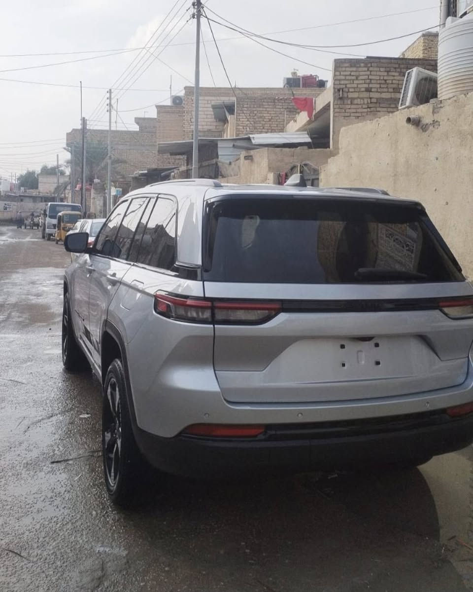 سيارة جيب لاريدوا ما مرقم وكالة موجوده  موديل 23 نص فول بدون فتحه ماشيه 26
خمسة راكب 
حادثها فقط لحيه الدعامية الجوه 
كشنات مخمل تبريد تدفئه وهواي بعد بيها مواصفات السعر 285
وبيها مجال 
مكانها ميسان حي الحسين القديم 
للاستفسار الاتصال على الرقم ***********
