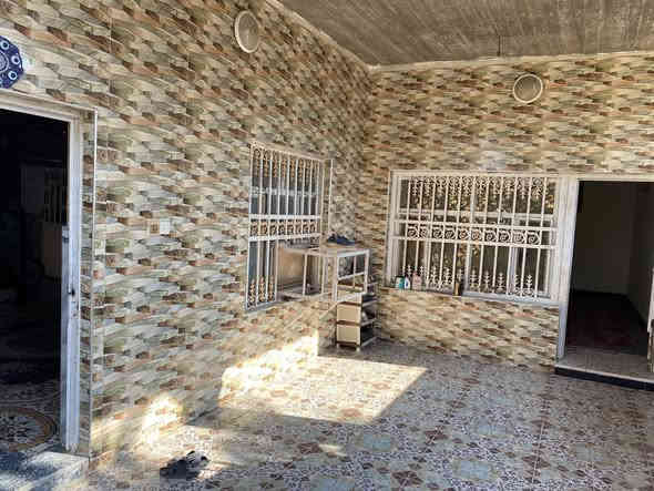 � بيت للبيع – مساحة كبيرة

📏 المساحة: 600 متر
📜 نوع الملك: زراعي / سند 25
🏘️ الواجهة: 20 متر
🏗️ البناء: طابق واحد – عكادة

🔹 مواصفات البيت:

 • غرفتان نوم
 • صالة واسعة
 • استقبال
 • مطبخ
 • مجمع صحيات
 • حديقة جانبية 

📍 الموقع: طريق الشافعية – مقابل الفوج التكتيكي
🚗 يبعد عن الشارع العام 300 متر فقط

💰 السعر: 115 مليون – بيه مجال

📞 للاستفسار والمراجعة:
مكتب المحيط لبيع وشراء العقار – الديوانية
📍 الشارع الحولي – خلف جامعة القادسية – قرب غسل غريب الطوس

☎️ الاتصال:
***********
***********

📲 واتساب م
