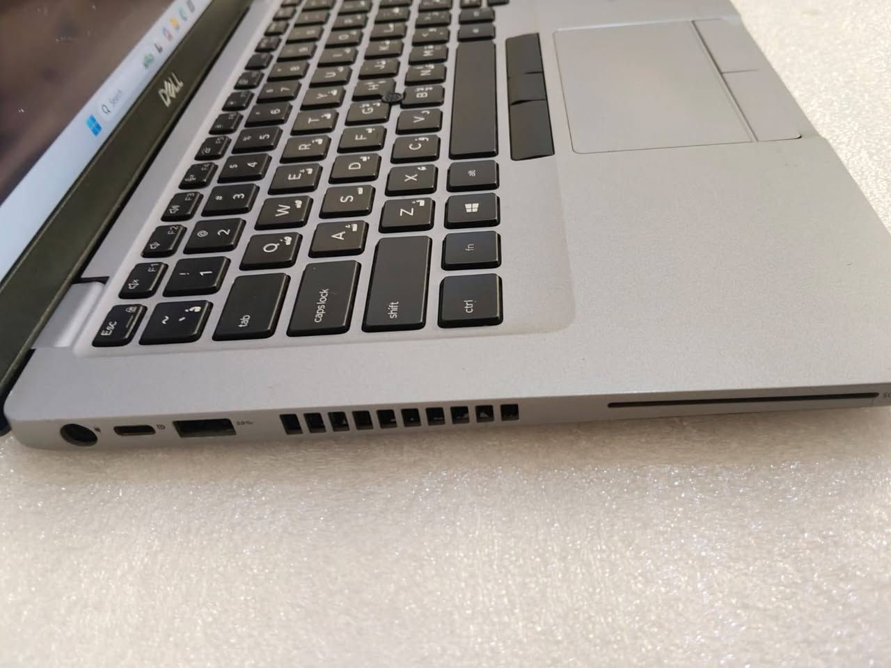 Dell Latitude 5410 💻
⚡ المعالج: Intel Core i7 الجيل العاشر
⚡ الرام: 16GB
⚡ التخزين: 256GB SSD
🔥 جهاز عملي من فئة الأعمال، يتميز بالأداء القوي والثبات العالي، مناسب للدراسة، العمل، البرامج المكتبية، والاستخدام اليومي.
🚀 يوفر سرعة واستجابة ممتازة بفضل معالج Core i7 وقرص SSD السريع، مع تصميم متين ومريح للاستخدام لفترات طويلة.
✅ أداء سريع ومستقر
✅ جودة تصنيع ممتازة
✅ مناسب للطلاب والموظفين
✅ جاهز للاستخدام مباشرة
🚚 متوفر توصيل لجميع محافظات العراق
🛡️ ضمان 10 أيام على الجهاز
📩 للاستفسار عن السعر والتفاصيل راسلنا على الخاص. 💙💻🔥


**إذا كنت صاحب هذا الإعلان وتريد حذفه لأي سبب، رجاءا أرسل رسالة إلى الدعم الفني**