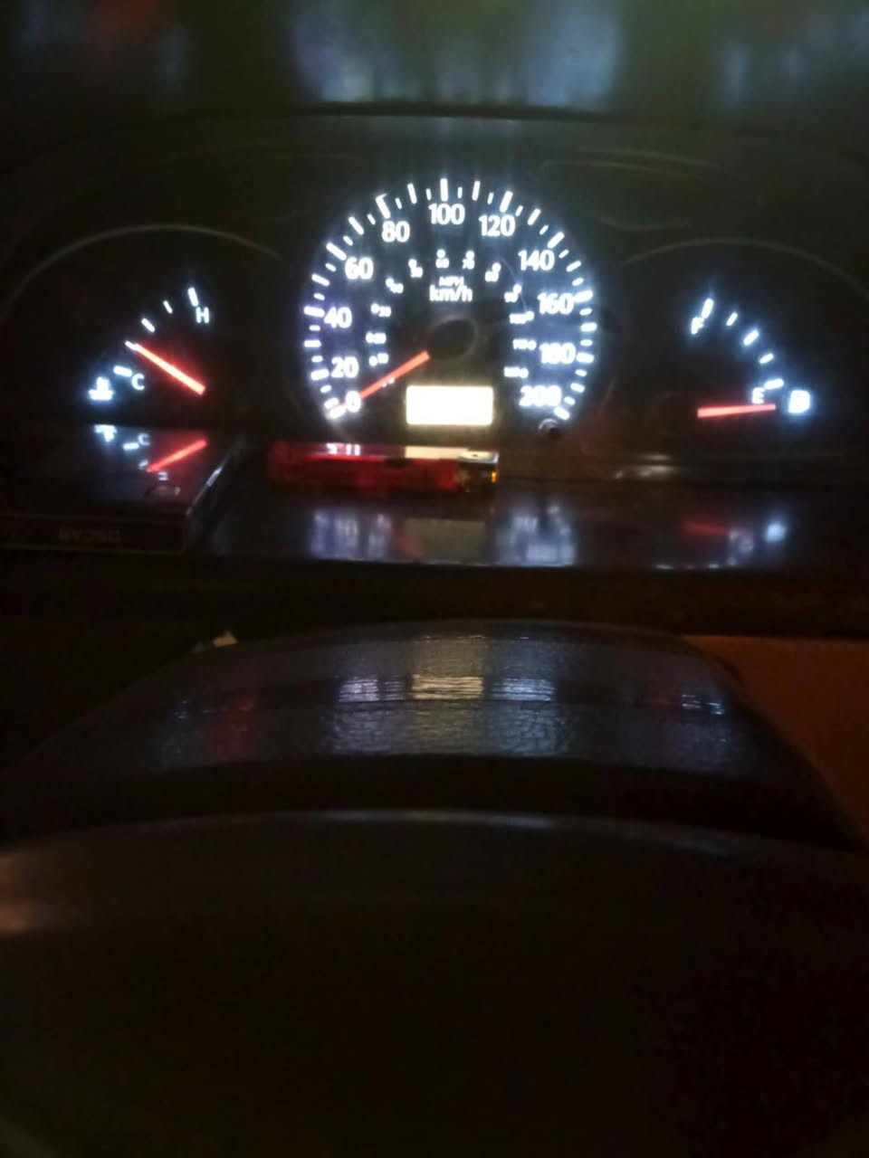 للبيع كيه ريوو ٢٠٠٣ وارد امريكي  غرامات صفر والهيءه ما اعرف شكد عليه سياره يرادله صبغ بس كشرته تعبانه فقط لا خياس ولا ضربه قويه تحويل ثاني يوم كير عادي  جديد باتري جديد مكينه دخن مفتوح مو مسكر  مكاني دوانيه سعره ١٩وبيه مجال واذا مراوس ترهم رقم ***********
