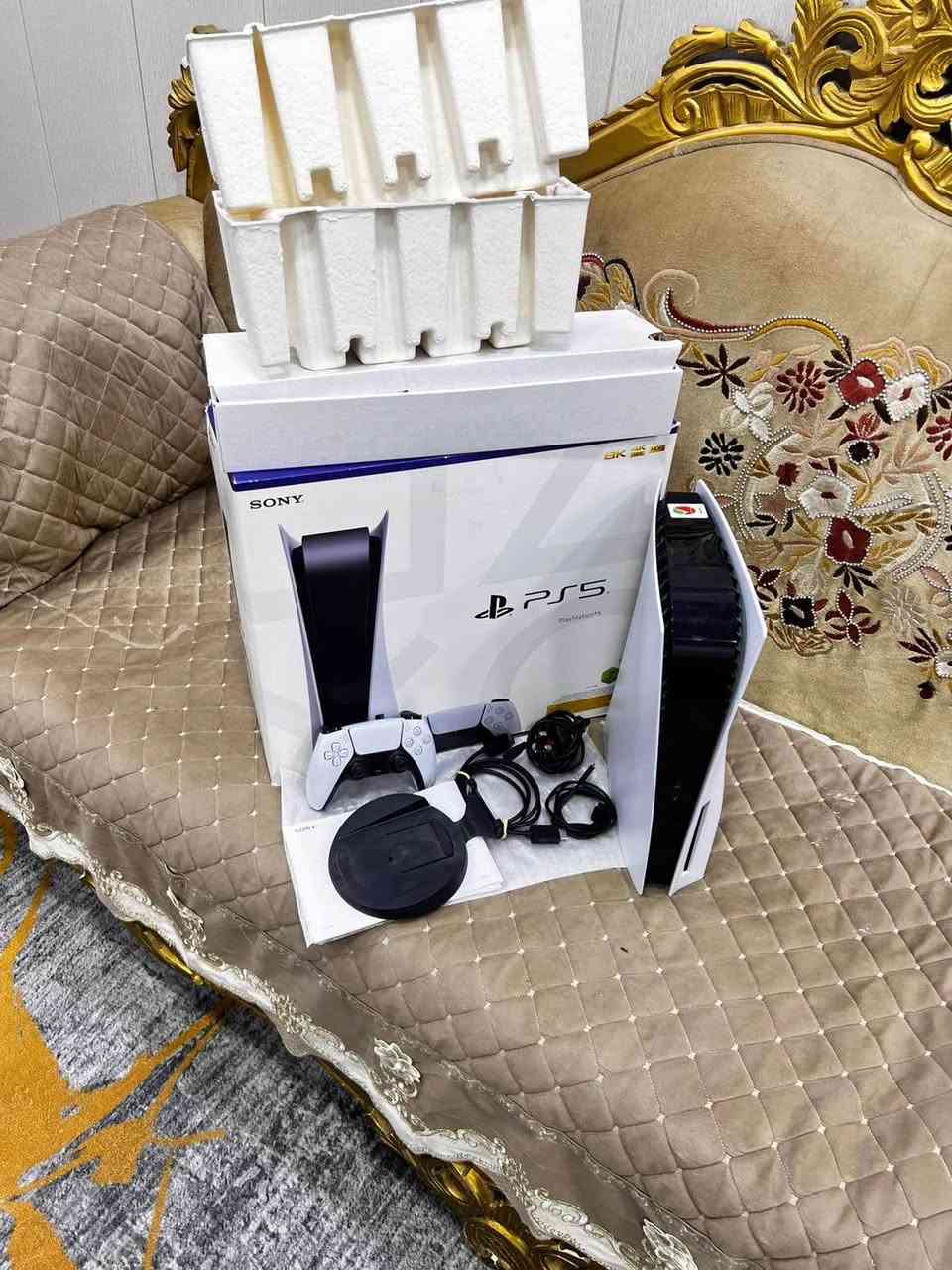 السلام عليكم 

  بلي فايف فات   شرق اوسط اخو الجديد كامل ملحقاته الاصليه ويا جوستك واحد الاصلي 

الجهاز  ريجن تو

ويا  ملحقاتة كاملة  الجهاز لا مفتوح ولا مصلح بنضافه الجديد
مع قرص تومب رايدر
وياه حساب هديه !!️ 
بي العاب
بيس25
فورت نايت
روكت ليك 

مراوس مع بلي فور+ فرق

مكاني بصره معقل الابله بضهر جامع سيد علي *********** 

السعر:550 قفل البصرة, العراق
