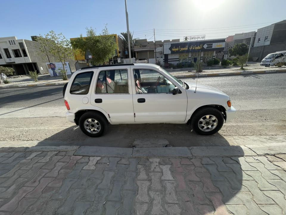 موديل 2000
محرك2000مسكر
سيارة كير محرك خير من الله 
بيه صبغ داعميات وشوي ملاحضات سيارة صبغ شركة 
رقم بغداد تحويل برمادي 
_________
تخم بلاكلت جديد الاصلي 
نوزلات
باتري جديد 
فيتبم جديد 
اكلوبات اشاير جديده
كهربائيات كله منفوضه جديد
دوشمه 
تخم تاير جديد جواها
بور بريك جديد 
السياره بأسمي شرط تحويل ثاني يوم 

تجي تفحص وين ميعجبك مكان سيارة هيت 

السعر  اتصل وتدلل ***********
