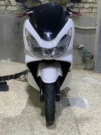 جيل ثاني ياباني JF دراجة جديده حيل صالها 3 اشهر نازله من رمبه لون ابيض...