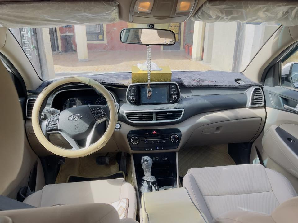 السلام عليكم
للبيع سياره توسان 2020 
فول موصفات عدا البنراما 
بصمه رادرات امامي خلفي وبيها هواي مواصفات معروفه موصفات التوسان مكفوله كفاله عامه عده جنطه بيها شوي بارد والباقي مكفول جاهزه من كلشي  مكاني بابل قرب محطه جنه الفرات 
السعر 180
رقمي ***********
