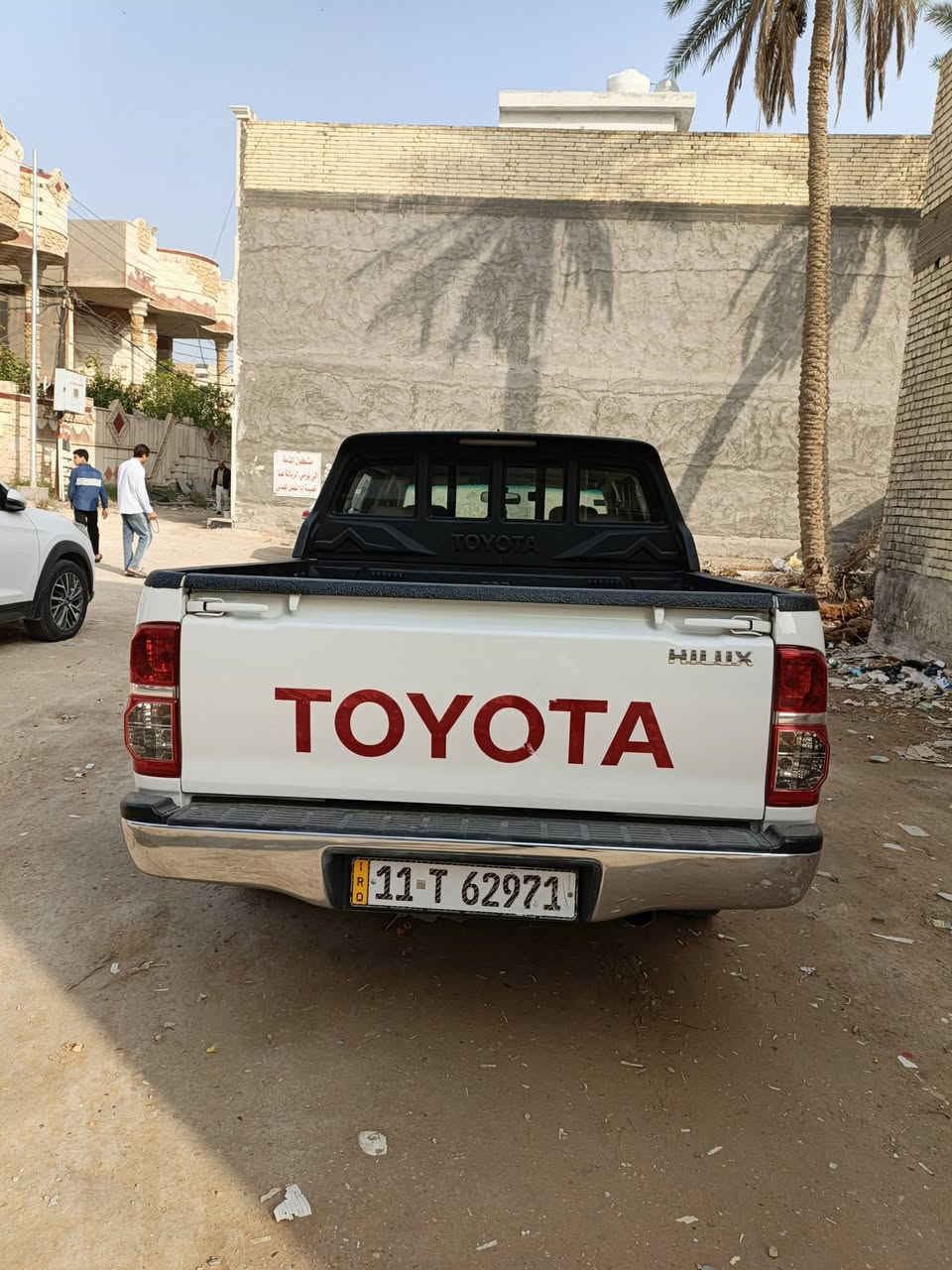 سلام عليكم تيوتا هايلوكس 2015 على وضع الشركه كفاله عامه من كلشي رقم بغداد انكليزي السياره على وضع الشركه كفاله عامه لون ابيض تخبل السياره السعر 245 وبيها مجال  مكاني  كربلاء شارع احمد الوائلي فرع الحداد الرقم *********** عذرا غير متواجد عل نت وشكرا
