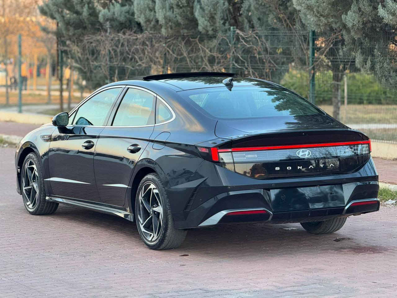 سوناتا موديل 2024
السعر  :- 182 $ ورقه بدون رقم

مكينة  2.500 

‏HYUNDAI SONATA  SEL 2024
مكينة 2.500 
بانوراما ع طول السقف 
بصمة دخول ذكي 
انارة داخليه محيطيه 
شاشة ع طول الدشبول 
تحكم ستيرن 
رادار امامي معا تحديد مسافة سيارة كدامك 
رادار خلفي 
رادار جانبي 
اوتو ستوب خلفي 
اوتو ستوب امامي 
شفتات ستيرن 
كشنات كهرباء وفول ايرباك 
كشنات تدفئه 
كير تعليك 
شحن لاسلكي 
حساس فتح جنطة الخلفية 
سماعات 🔊 
تشغيل عن بعد 
نظام خروج عن المسار 
نظام قيادة ذاتيه 
تبريد منفصل قطعتين امامي 
جامات اوتو 
نظام اوتو هولد مال ازدحامات 
هندبريك بصمة 
انظمة قياده سبورت ونورمات وكمفورت  وايكو 
كاربلي يدعم كافة الانظمة الهاتف 
كامرة خلفية دوارة
دشبول كاربون فايبر 
تايرات بلادية عليها 
بجم زنون 
لد ع طول البجم 
لايتات اوتو 
مري قلاب معا البك 
نقط عمياء 
مراية داخليه تعتيم تلقائي 
شاشة تبريد تحكم كله لمس 
🔴السعر  182 $ ورقة و مجال بسيط
ماشي :- 22 الف ميل
بدون صبغ بي بي تعديل باردت
ارباك ستيرن  و تكمة مرجع بلادي 
سياره بدون رقم تترقم شمالي فقد
رقم تلفون و واتساب☎️
***********
