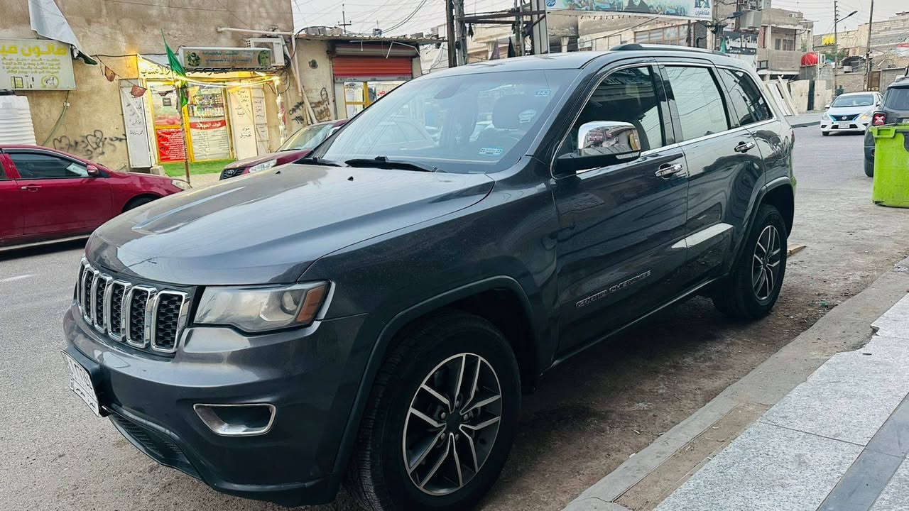عندي جيب شرويكي لمنتد وارد امريكي جلمغ وبنيد فق وباق السيارة كفاله من كلشي موديل ٢١ بازين عادي على موسيتي السعر ٢١٠ وبيه مجال بيع مستعجل رقم بصرة سنويه باسمي لغاية ٢٧ السيارة ٢١ اصل رقم الهاتف *********** السيارة ٥راكب

