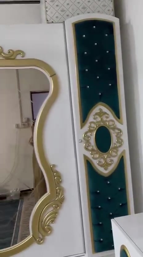 السلام وعليكم غرفه تركيا ١٠قطع ماخذه مليونين ونص استخدام قليل جديده كلش البيع السبب السفر  قيم مايرضى الله واخذه 
بيع مستعجل 
***********
