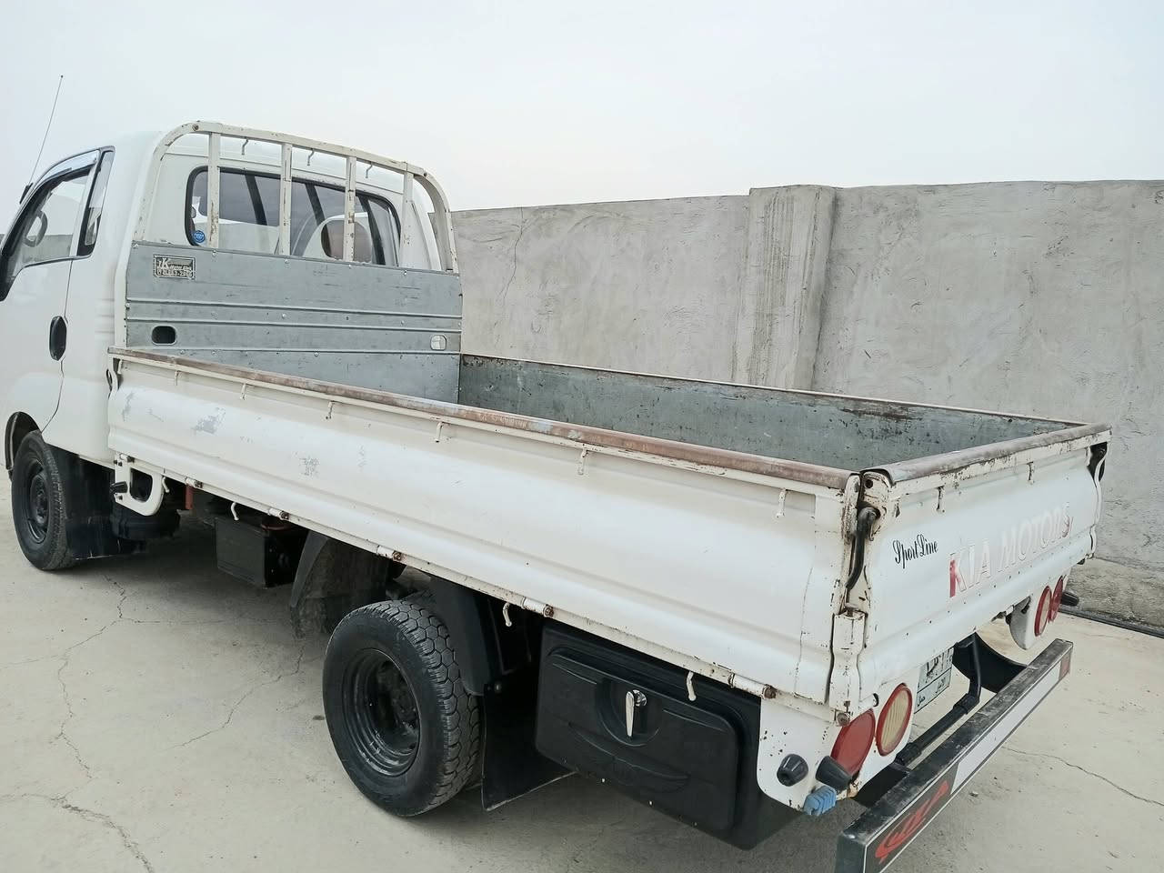 السلام عليكم كيا للبيع موديل ٢٠١٠ بأسمي السيارة رقم الانبار نكليزي  سياره خير من الله  كير مكينه اكسن شاصي  مكفولات بيه شوية صبغ دوسات وبل الربع شويه تحويل مباشر سنويه لغاية ٢٠٣١ عارضه ب٩٣ وبيه مجال للاتصال على رقم *********** 💯
