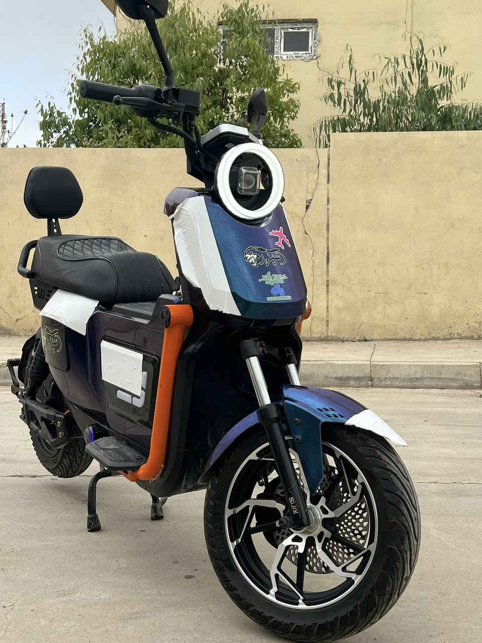 سيزر ليو الجيل الثاني
اكتب ب تيك توك وشوف مواصفاتهه وحش
ملف 1600

زيرو زيرو زيرو
مستخدمه اسبوع فقط ماشي 190 ك م فقط
اللون مميز 
متموج 7 الوان
بطاريه ليثيوم 54 امبير من اجود الانواع الافضل 
تكدر تشوف نسبته  من خلال شاشا رقميه من بطاريه نفسهه
المسافه مقطوعه من65 لل75 كيلو حقيقي
اشاير يمين يسار خلاط رباعي
هورن 
لايت عالي ناصي
السرعه حقيقي 80 كم شرط طياره
وصل شراء موجود
شاشا كبيره تعرض جميع اعطال وتفاصيل الدراجه من السرعه والشحن
السعر 1100
 الف
جديده من شركه 1550

بيه مجال قليل
عنوان موصل ايسر


**إذا كنت صاحب هذا الإعلان وتريد حذفه لأي سبب، رجاءا أرسل رسالة إلى الدعم الفني**