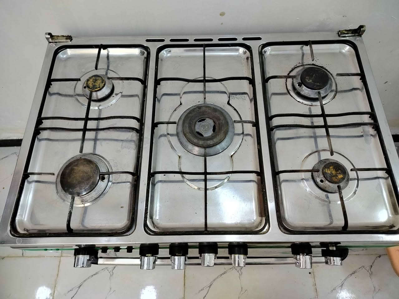 كنتور بابين 40
سرير 50
طباخ يونفيرسال شغال كامل 100
طباخ 100 
***********
*********** بغداد, العراق
