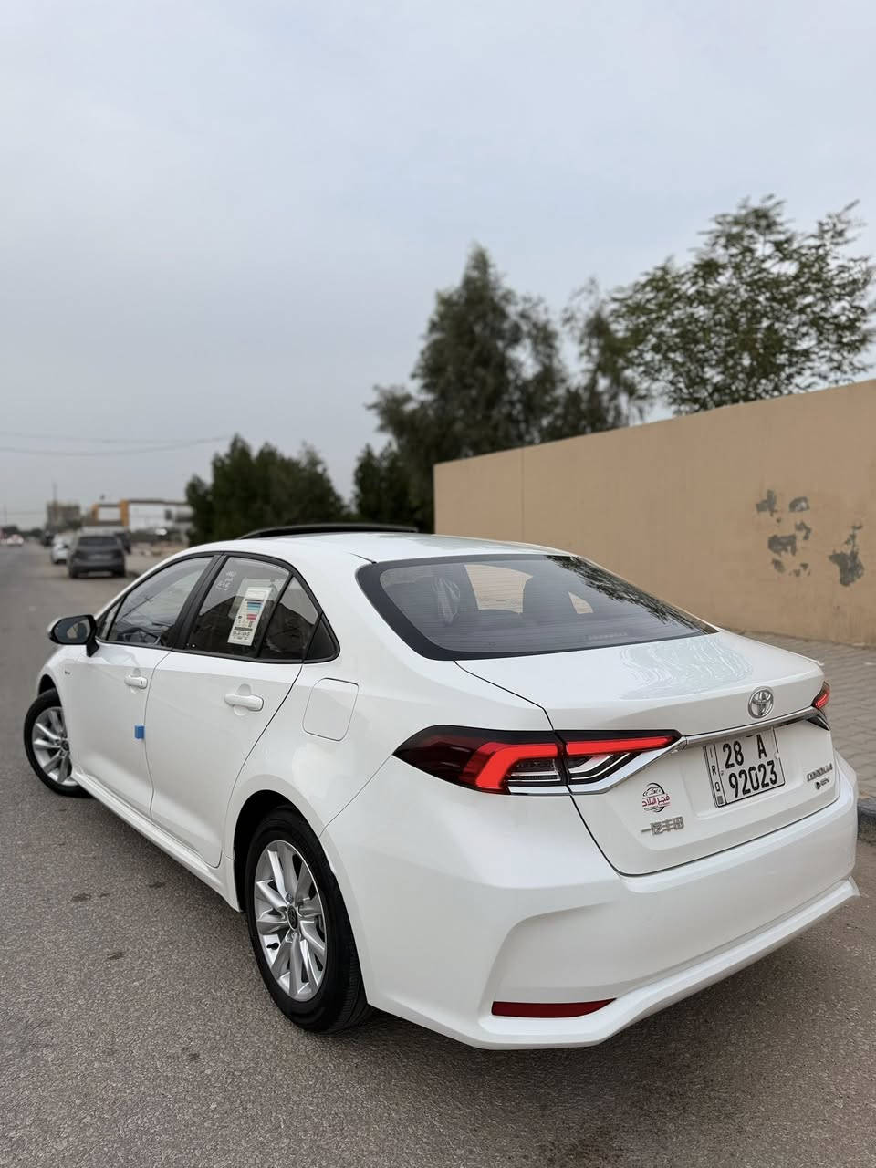 للبيع Toyota Corolla Hybrid (تويوتا كورولا هايبرد)
• كفالة عامة
 • رقم نجف باسمي
 • المشي: 20 ألف كم فقط
 • فول مواصفات (للأخير)

المميزات:
 • رادار
 • مثبت سرعة
 • داخلية جلد
 • فتحة بانوراما
 • شاشة كبيرة
 • بك لايت LED
 • لايت زنون
 • هند بريك إلكتروني
 • تشغيل بصمة

السيارة نظيفة جداً بحالة الوكالة.

📍 الموقع: النجف – حي السلام
📞 التواصل: ***********
