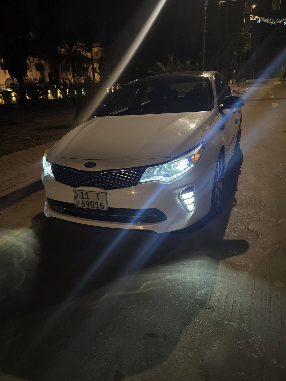 السلام عليكم اوبتيما 2018 sx 2000 تيربو
السيارة فول مواصفات بانوراما + بصمة تشغيل + بصمة ابواب + ترحيب بالبيبان عند الاقتراب من السيارة + مري قلاب + نقاط عمية + رادارات جانبية ومن تنطي اشارة تدك عندك تنبيه + رادار خلفي من ترجع تنبهك اذا جاية سيارة + حساسات خلفية وجانبية + ويل رياضي قياس 18 + فجوج اربعة حمر  + لدات امامي خلفي + المازدة تجي عدستين زنون بلادي ومتحركة وية حركة السيارة+ الاضاءات اوتو بالشمس تطفة وبالليل تشتغل  + تبريد وتدفئة كشنات + كشنات كهرباء + خزن ميموري + شفتات ستيرن + وضعيات قيادة ايكو وسبورت ونورمال + تبريد قطعتين امامي خلفي + صندوق يفتح تلقائي بعد اربع ثواني من الاقتراب + تحكمات ستيرن  + شاشة اعطال + حساس قياس الاطارات + دركة سترين رياضية مختومة بعلامة sx + 
الجاملغات مختمة تيربو + شاشة السيارة تدعم انرويد اوتو وابل كار بلي وتدعم الواي فاي  منافذ شحن يو اس بي امامي وخلفي وجداحة 12 فولط ايضا امامي وخلفي + بنيد جكات 
سبير والعدة موجودة بيها كاملة السيارة ماشية 59 ميل محرك كير مكفولات مداريها دهن وبانزين كله محسن حادثها مال امريكا صندوك نفسه مصبوع والجاملغات معدلين الحواف مالتهن عل بارد اثر الضربة والصور مرفقة بالمنشور وصارت عندي طعجة كلش صغير بالجاملغ الامامي رجعتها عل بارد والباب ايضا بيه بارد 
السيارة بغداد الرقم الجديد سنويتها تنتهي بال 2029 فقط الهزة مالتها ساقطة
السعر 167 وبيها مجال 
مكانها بغداد / الاعظمية
***********
