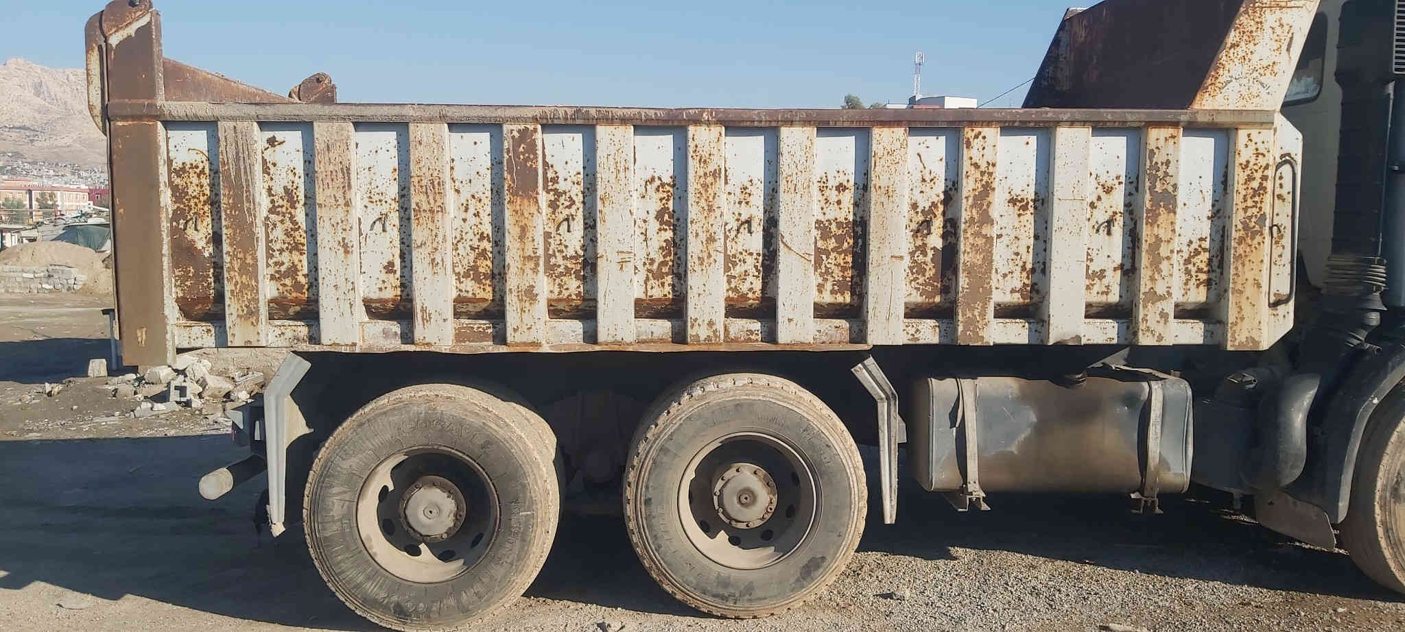 سلام عليكم عندي قلاب ١١٣  موديل ١٩٩١ سنويه ساقطه صار ٣ سنوات مجموعه مان## نص جيف الكير بل بك يفلت ولسعر 180$ وبيها مجال للطيبين 
وسياره بسمنا   *********** مكان سياره في دهوك
