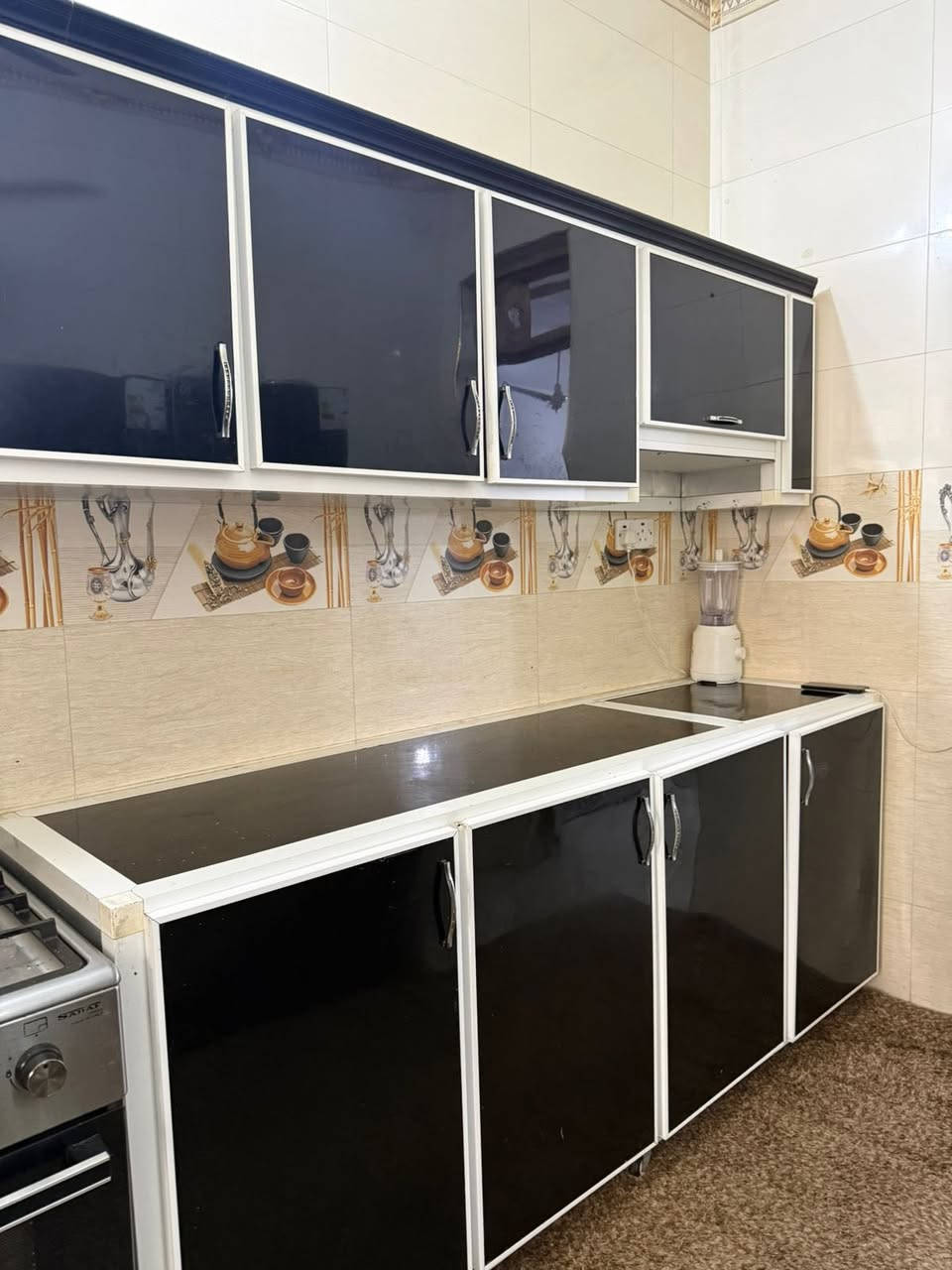 السلام عليكم 
كاونتر وسنك جدا نضيفات 
للتواصل على الخاص 
او الرقم 
***********
واتساب او اتصال
