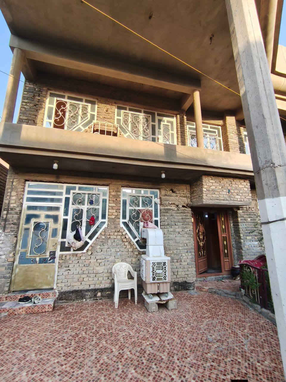 دار للبيع بداخل المحدود الثانيه قريب عل بوابه ثالث فرع قريب عله مدرست الرصافي او الشفق بيت حديث وطابقين مثل ماواضح بل صوره ولبيت بسم شخص واحد سند بسمه كبل تحويل ثانيوم بيت نضيف متعوب عليه مثل واواضح عدكم بل صور بس نقص بي الواجهيه مساحته 300مترلتواصل هاذه رقم ***********
