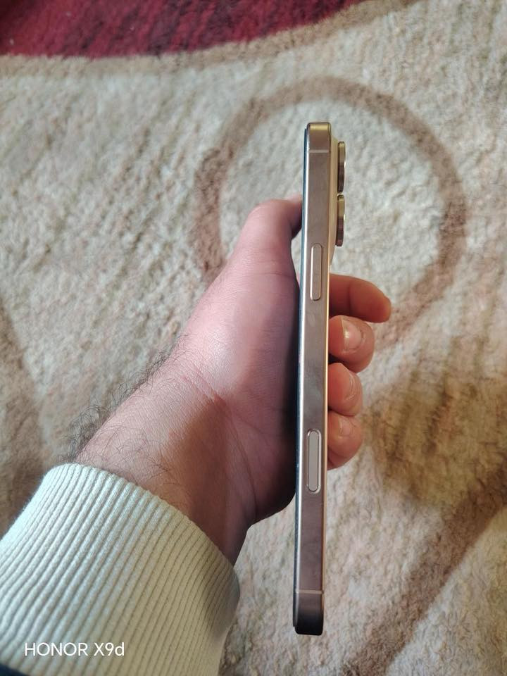 16 برو ماكس شرق اوسط بطارية 98 بعده داخل ضمان كامل ملحقاته ذاكرة 256 تك شريحة تواصل ع هذا رقم واتس  ***********
