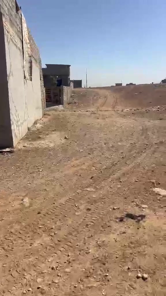 ارض للبيع ١٤٠ متر بنص البناء القوسيات 
***********
وصل بلديه بيها
