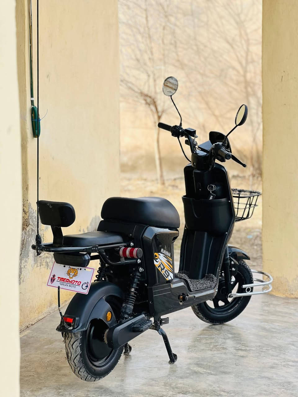 السلام عليكم
للبيع موطور R9 شركه الريان 
بعدو وضع شركه مستخدم شهر  
باتريات شرط شركه 
كهربايات شرط
اشاير يمين يسار
تشغيل عن بعد
بصه ±صويچ 
تواير جدد بعده شركه
السعر 475 وبي مجال شي قليل 

..***********..
