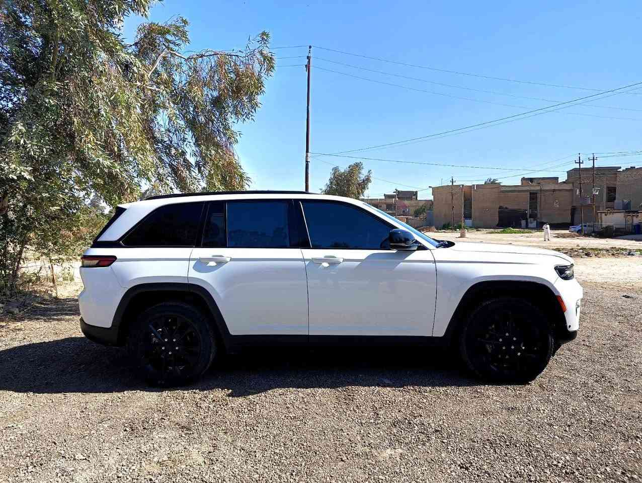 السلام عليكم
للبيع او مراوس جيب شيروكي 
موديل 2022 وارد امريكي حادثه بنيد وجاملغ 
المواصفات 
1فتحه 2بصمه +بصمه ابواب 
3كشنات كهرباء+كشنات تدفئه 
4استيرن تدفئه +امري هيتر 
5باب خلفي كهربائي 
6داخل جلد اسود لونين 
7شفتات استيرن +رادار امامي 
8زراك لايت +تشغيل عن بعد 
9حساسات اماميه خلفيه 
10نضام تشغيل واطفاء اوتوماتيك 
11تحذير خروج عن المسار 
12نظام منحدرات +كير موس 
13ثلاث وضعيات قياده 
14دخول ذكي +خزن ميموري 
15محرك سته سلندر 
16تبريد قطعتين +تدفئه 
رقم بغداد بسمي مشروع وطني هزه جديده 
السعر 270وبيه مجال 
رقم التلفون 
***********عمر 
***********عمر
