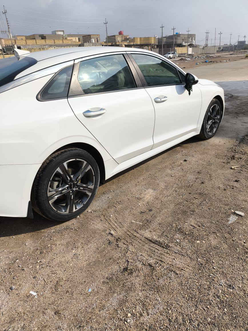 السلام عليكم كي فايف مديل 2022 وارد خليجي محرك2000 مكفول ماعده بارد قليل بنيد شبر ماشيه 100الف  فول موصفات ماعده فتحه *********** مكلف بل نشر
