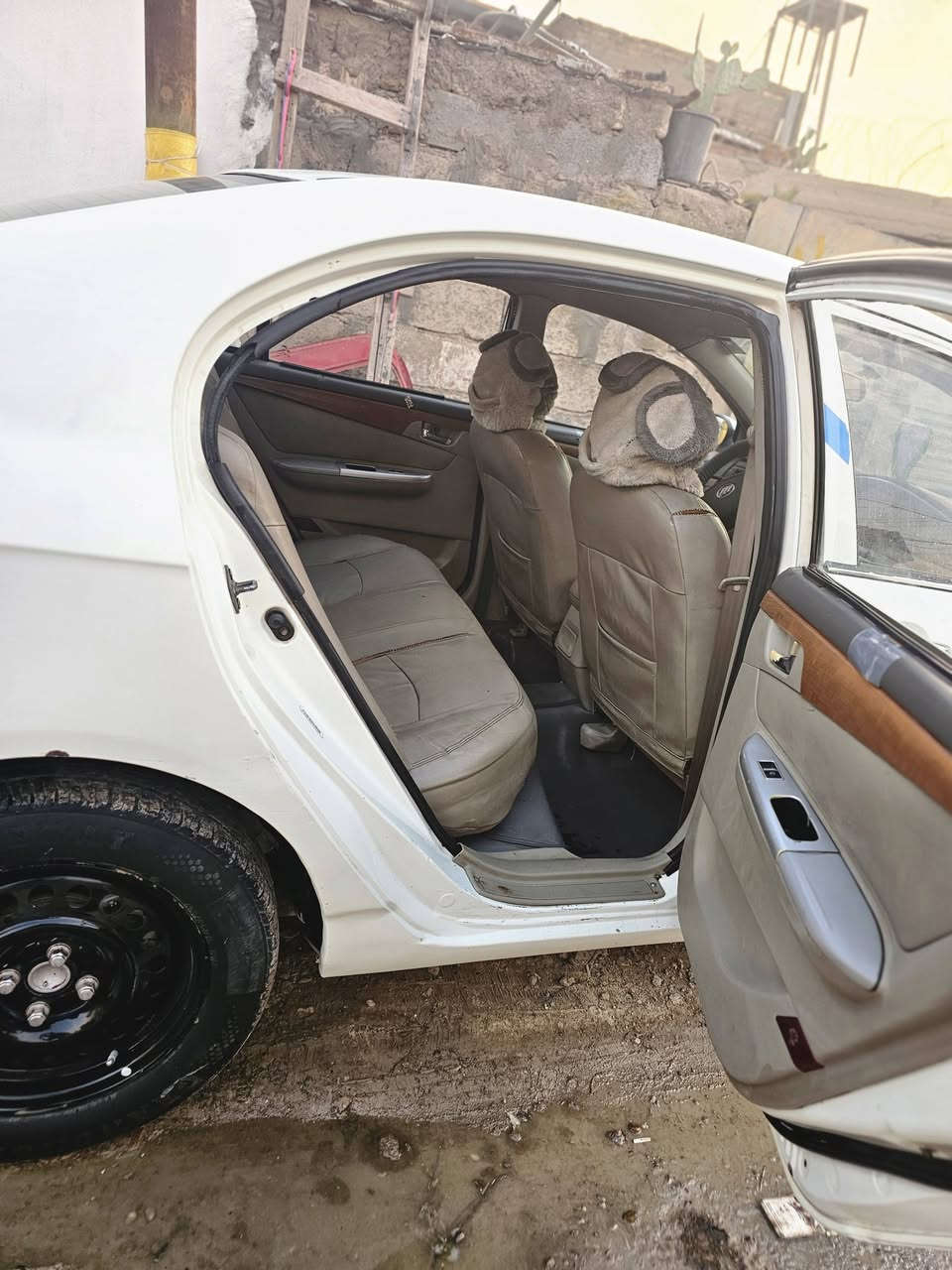 سياره ليفان 2011 لا ضربه ولا صبغ تبريد تتفه شغال رقم بغداد سنويه 2028 تخم تاير جديد كهربايات كلهة شغاله مكاني بغداد ابو غريب   رقمي***********
