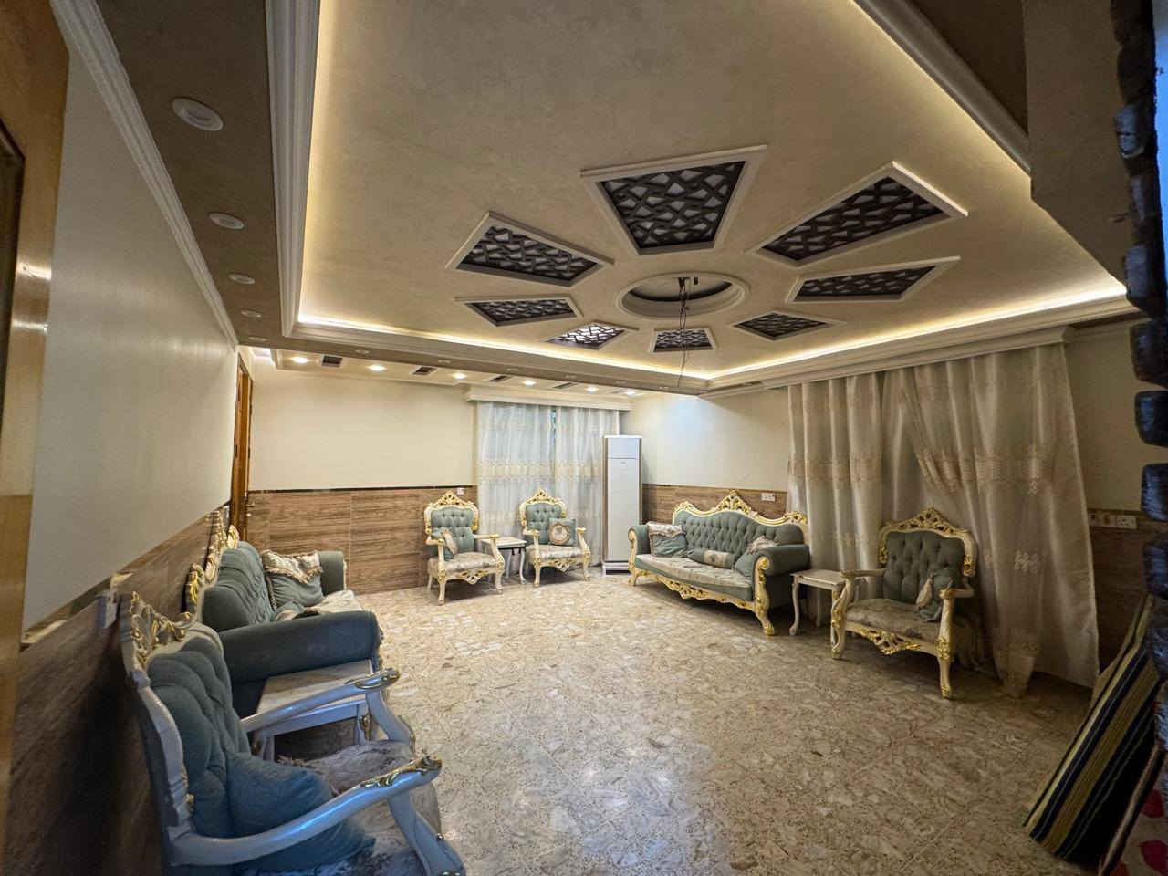 🏡 إعلان بيع بيت سكني
دار للبيع – البلديات / 9 نيسان
السلام عليكم
دار مساحة 300 م² (خلفي) في البلديات – 9 نيسان، قرب حسينية علي بن موسى الرضا.
الدار مرمم حديثاً (22) وبحالة جيدة.
💰 السعر: 380 مليون
يوجد تفاوض بسيط على السعر.
📞 للاستفسار: التواصل خاص أو اتصال.***********
