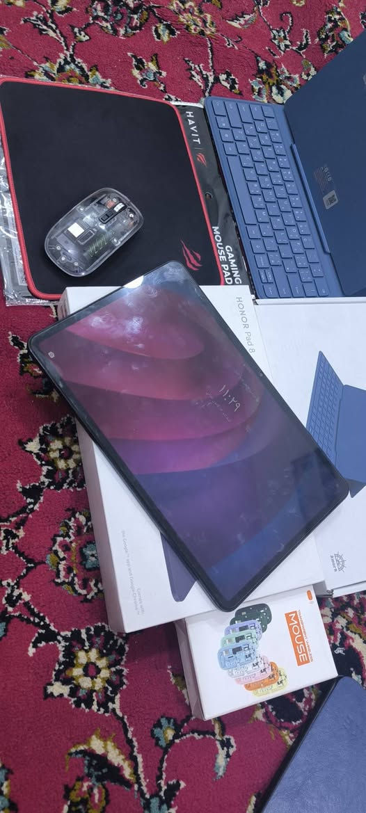 هونر باد 8
المواصفات 
حجم شاشه كبير جداً 12 بوصه
ذاكره 128
بطاريه كبيره 7250mAh
شحن سريع 22.5 W
المعالج Snapdragon 680 4G
الجهاز مستخدم يومين فقط يعني يعتبر ما مستخدم بعده جديد مع ملحقات ماوس وكيبورد وگفر ايباد مع شاشه ضد الكسر أصليه الغراض كلهن جدد وأصليات ما مستخدمات كفاله عامه وشرط النظافه من الزلغ وهذا رقمي *********** 
سبب البيع محتاج فلوس
