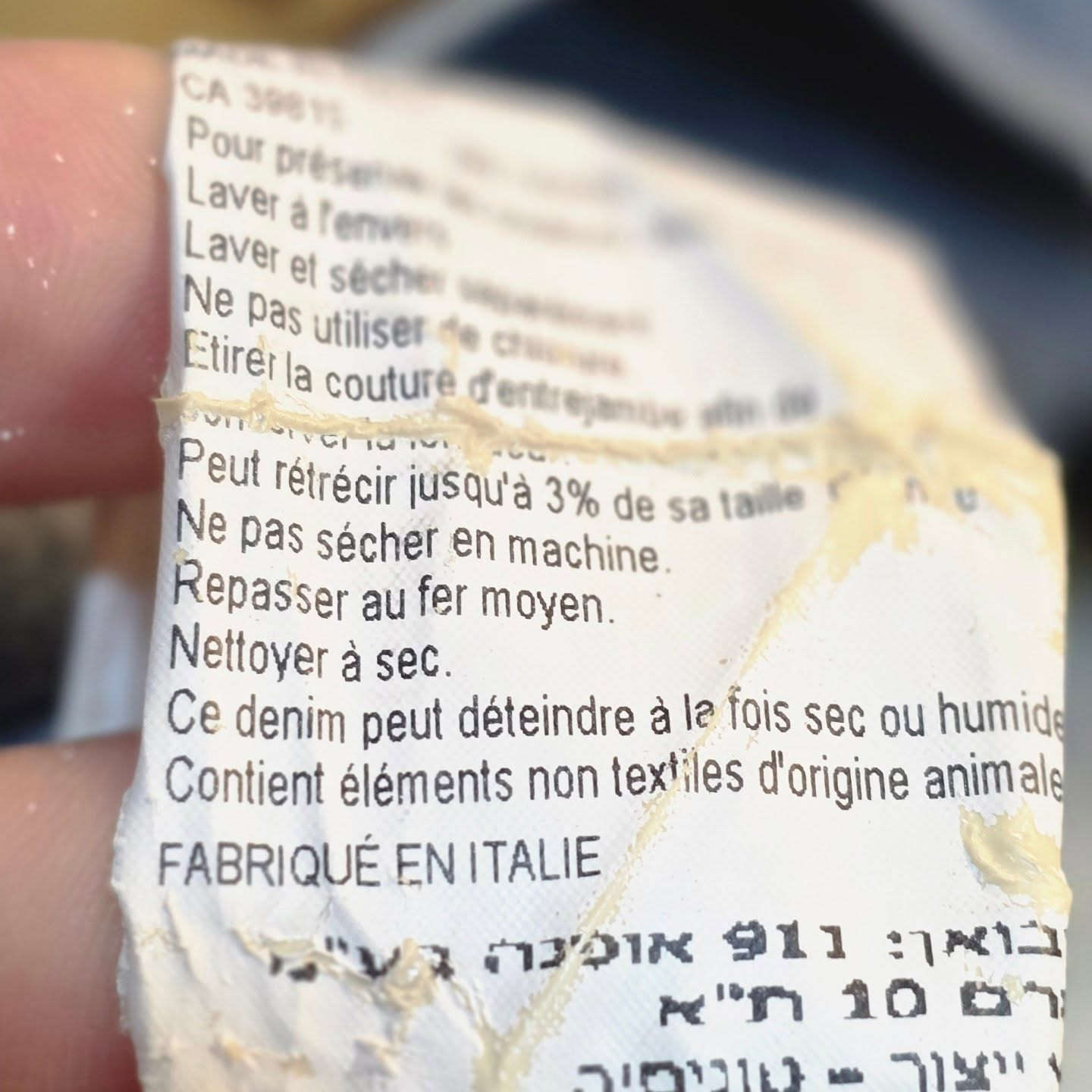 قطعة واحدة 
السعر:7,000 
التوصيل:3,000 
القياس:w33_L30
​👖 بانتل جينز Nudie Jeans Co أصلي - صناعة إيطالية
​للبيع جينز فاخر من البراند السويدي الشهير Nudie Jeans، المعروف بجودته العالية واستدامته. القطعة أصلية وتتميز بتفاصيلها اليدوية المتقنة.
​البراند: Nudie Jeans Co.
​الصناعة: صنع في إيطاليا (Fabriqué en Italie).
​الخامة: قطن عضوي (Organic Cotton) بنسبة 98% مع 2% ليكرا لراحة أكبر.
​اللون: أزرق نيلي كلاسيكي مع غسلة طبيعية جذابة.
​التصميم: إغلاق بأزرار معدنية محفور عليها شعار الماركة، مع تطريز البراند الشهير على الجيوب الخلفية.
​الحالة: ممتازة جداً ونظيفة.
#fashionstyle #explore #عبودي_فاشن #فاشن #الحمدلله


**إذا كنت صاحب هذا الإعلان وتريد حذفه لأي سبب، رجاءا أرسل رسالة إلى الدعم الفني**