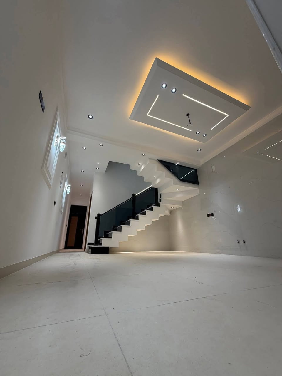 للبيع دارحه مساحة 100 متر
عن دار للبيع مساحه 100 متر بتصميم ذكي 
يستغل كل شبر  بموقع استراتيجي وهادء 

 الموقع 📍حي الجهاد الامانه قريب على مدينت العاب حي للجهاد 

بناء حديث غير مسكون يحتوي على

مدخلين صاله مطبخ منور حمام

وغرفة نوم جوه وفوق

غرفتين وخدمات للاستفسار 👇

***********
