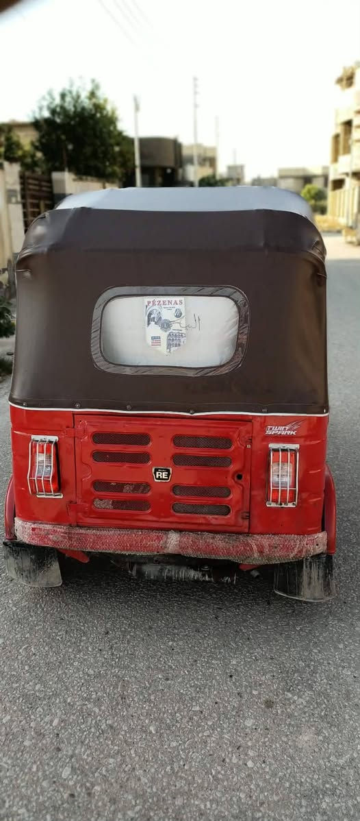 سلام عليكم تكتك البيع موديل 18 جاهزه تكتك حلوه ***********
