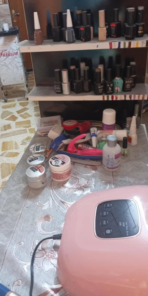 السلام عليكم اغراض اركلك كامله مع دزاينات مع ميز كامل سعر 200 بي مجال ***********.عنوان كركوك
