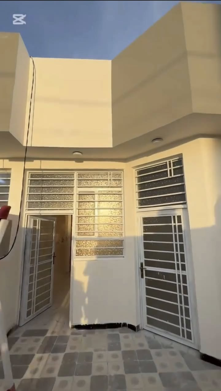 بيع مستعجل السعر  #50_مليون زراعي سند ((25 ))
مساحة البيت 100 متر ✅
الواجه 5 ونص ولباقي نزال ✅
البناء جديد غير مسكون ✅
خدمات كامله اناره ليليه وتبليط وماي وكهرباء ✅
العنوان : 📍حولي الخصيمه عرصات الحاج حيدر الحاج هندي 
للتواصل :
*********** علي تاميم ☎️
